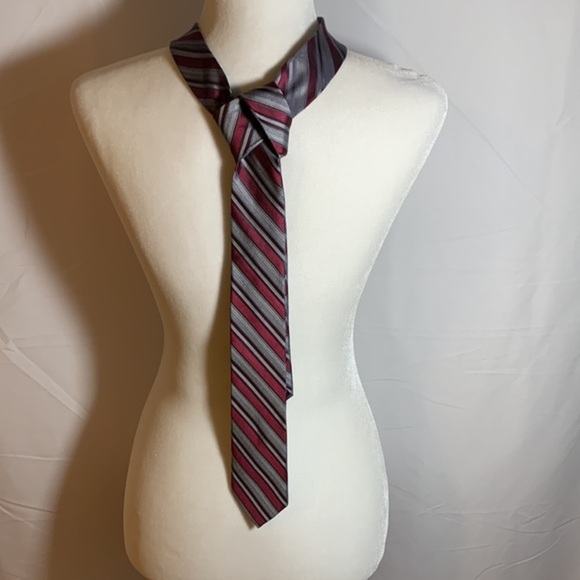 Calvin Klein Grey/Silver & Red Striped Tie - Picture 1 of 8